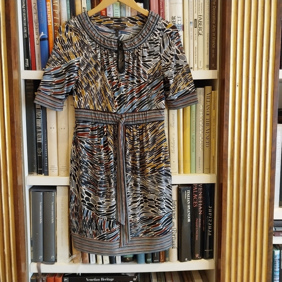 BCBGMaxAzria Dresses & Skirts - BCBG MaxAzria Psychedelic Dress / Size Small
